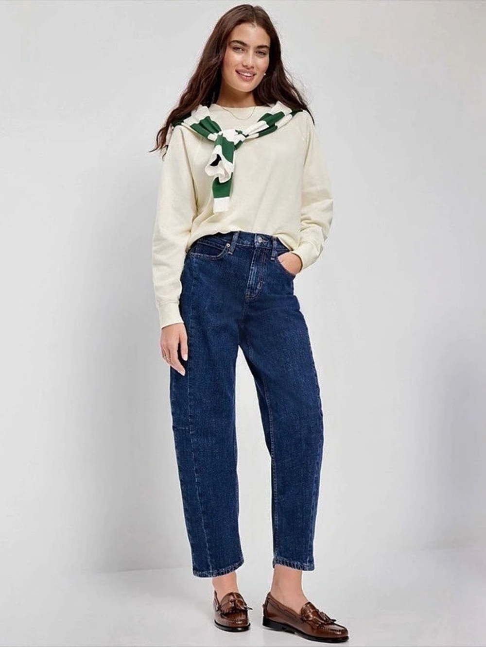 Oversized Raglan Sweatshirt - Picture 2 of 7